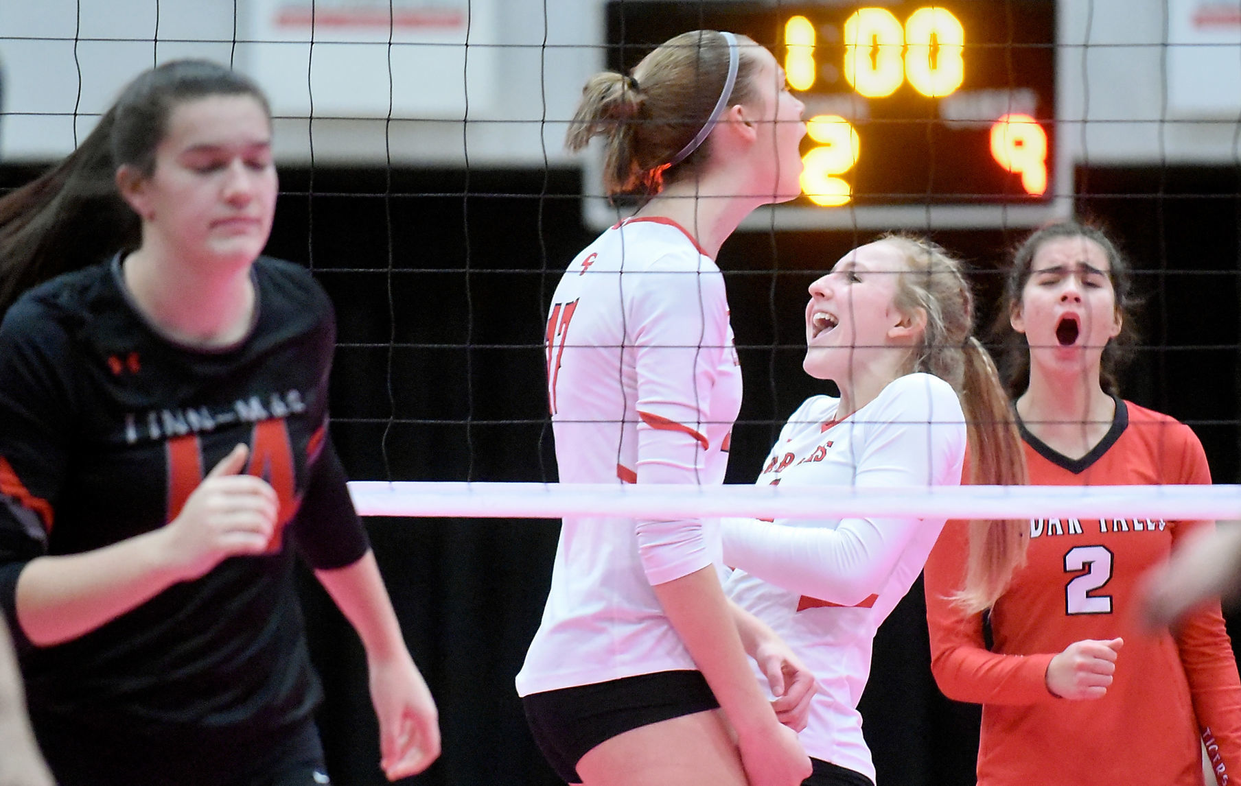 110818ho-cf-vb-linn-mar-6